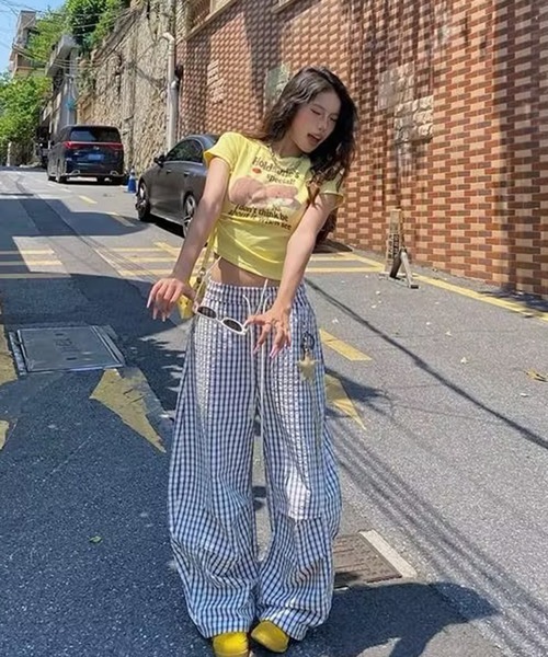 AsheKsha(アシクシャ)の「チェック柄のシアサッカーカーブドワイドレッグパンツ(その他パンツ・レディース・マルチ・S/M)」の18枚目の写真