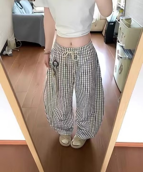 AsheKsha(アシクシャ)の「チェック柄のシアサッカーカーブドワイドレッグパンツ(その他パンツ・レディース・マルチ・S/M)」の22枚目の写真