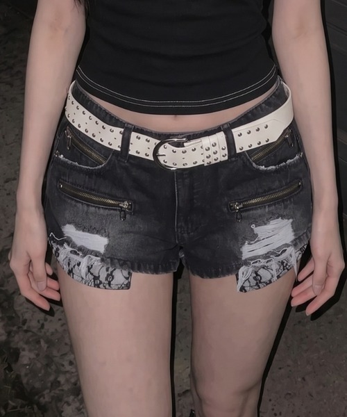.KOM(ドットコム)の「A'GEM/9 × .kom 『.KOM/ドットケーオーエム』スタッズベルト付きショートデニムパンツ(デニムパンツ・レディース・ブラック/ピンク/ブラウン・S)」の5枚目の写真