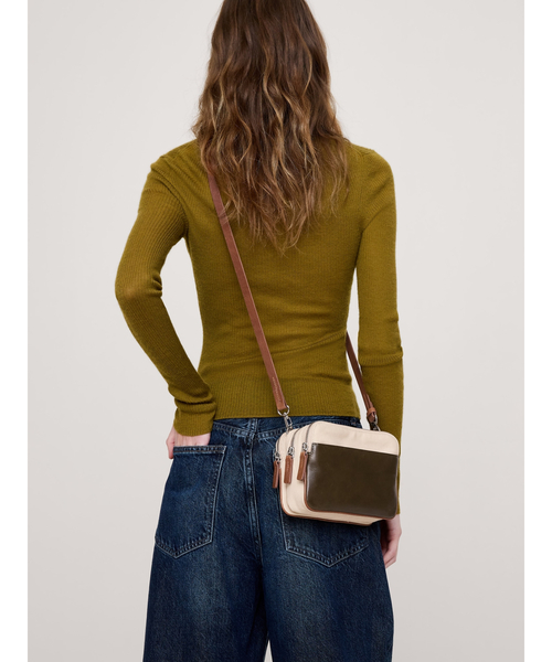 Banana Republic(バナナリパブリック)の「Vida トリプル ジップバッグ(ハンドバッグ・レディース・ブラック・ONE SIZE)」の2枚目の写真
