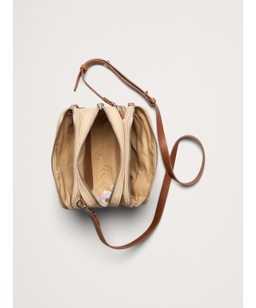 Banana Republic(バナナリパブリック)の「Vida トリプル ジップバッグ(ハンドバッグ・レディース・ブラック・ONE SIZE)」の5枚目の写真
