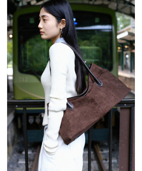 DENU（デヌ）の「VENTO Bag [Suede Brown]（ショルダーバッグ・レディース・その他・FREE）」の5枚目の写真