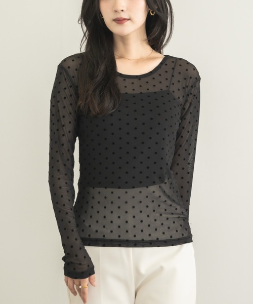 NEUNA（ヌナ）の「【透け感に宿す、大人のドット】フロッキードットシアートップス（Tシャツ/カットソー・レディース・ブラック/ブラウン/アイボリー・FREE）」の2枚目の写真