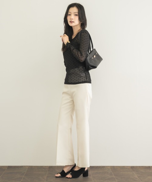 NEUNA（ヌナ）の「【透け感に宿す、大人のドット】フロッキードットシアートップス（Tシャツ/カットソー・レディース・ブラック/ブラウン/アイボリー・FREE）」の6枚目の写真