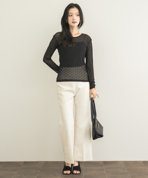 NEUNA（ヌナ）の「【透け感に宿す、大人のドット】フロッキードットシアートップス（Tシャツ/カットソー・レディース・ブラック/ブラウン/アイボリー・FREE）」の8枚目の写真