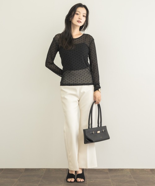 NEUNA（ヌナ）の「【透け感に宿す、大人のドット】フロッキードットシアートップス（Tシャツ/カットソー・レディース・ブラック/ブラウン/アイボリー・FREE）」の7枚目の写真