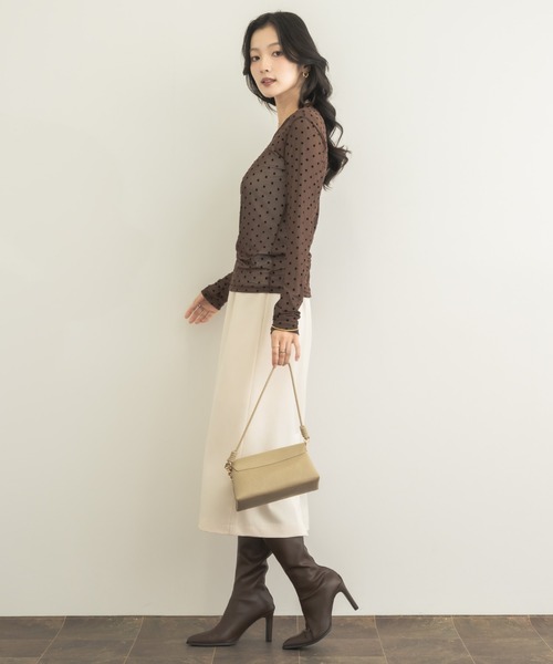 NEUNA（ヌナ）の「【透け感に宿す、大人のドット】フロッキードットシアートップス（Tシャツ/カットソー・レディース・ブラック/ブラウン/アイボリー・FREE）」の11枚目の写真