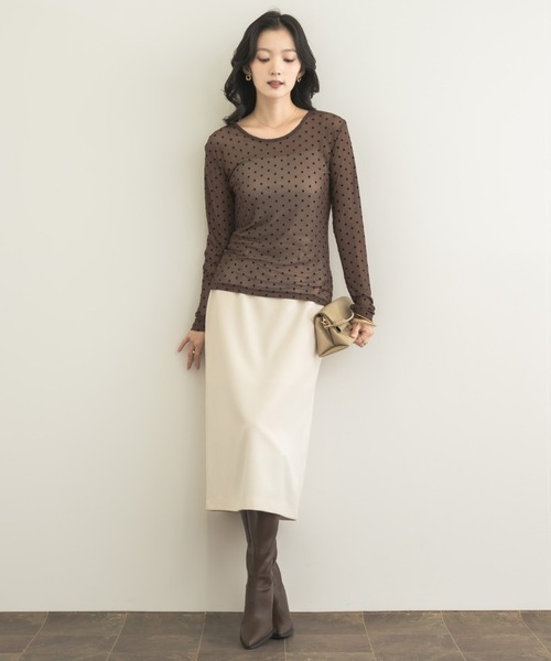 NEUNA（ヌナ）の「【透け感に宿す、大人のドット】フロッキードットシアートップス（Tシャツ/カットソー・レディース・ブラック/ブラウン/アイボリー・FREE）」の12枚目の写真