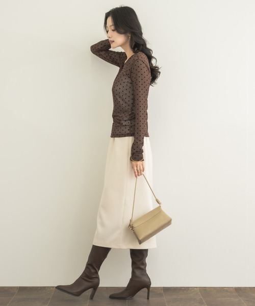 NEUNA（ヌナ）の「【透け感に宿す、大人のドット】フロッキードットシアートップス（Tシャツ/カットソー・レディース・ブラック/ブラウン/アイボリー・FREE）」の10枚目の写真