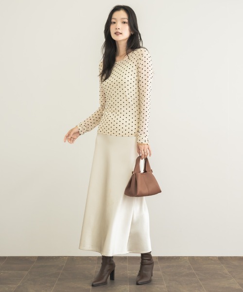 NEUNA（ヌナ）の「【透け感に宿す、大人のドット】フロッキードットシアートップス（Tシャツ/カットソー・レディース・ブラック/ブラウン/アイボリー・FREE）」の19枚目の写真