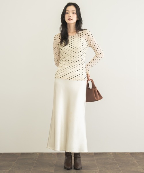 NEUNA（ヌナ）の「【透け感に宿す、大人のドット】フロッキードットシアートップス（Tシャツ/カットソー・レディース・ブラック/ブラウン/アイボリー・FREE）」の18枚目の写真