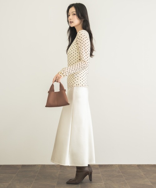 NEUNA（ヌナ）の「【透け感に宿す、大人のドット】フロッキードットシアートップス（Tシャツ/カットソー・レディース・ブラック/ブラウン/アイボリー・FREE）」の16枚目の写真
