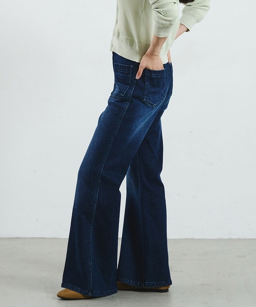 ROSE BUD(ローズバッド)の「CREOLME/FLARE DENIM PANTS(デニムパンツ・レディース・インディゴブルー/ライトインディゴブルー・S/M)」の3枚目の写真