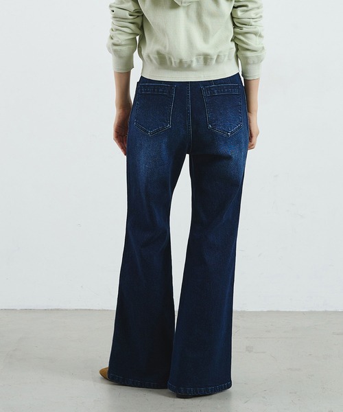ROSE BUD(ローズバッド)の「CREOLME/FLARE DENIM PANTS(デニムパンツ・レディース・インディゴブルー/ライトインディゴブルー・S/M)」の4枚目の写真