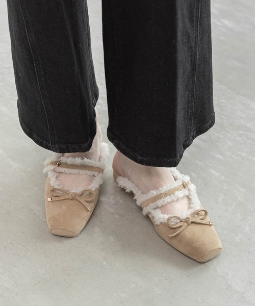 RANDA(ランダ)の「ファートリムフラットミュールパンプス(パンプス・レディース・ベージュ/キャメル・L/M)」の1枚目の写真