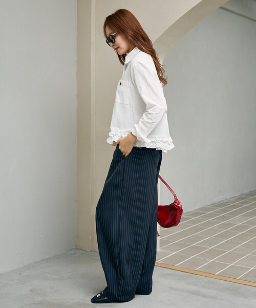 MARY QUANT（マリークワント）の「MARY QUANT × PUBLUX/マリークワント 別注 ワンポイント 裾 フリル シャツ　限定展開（シャツ/ブラウス・レディース・ブラック/オフホワイト/ネイビー・ﾌﾘ-）」の8枚目の写真