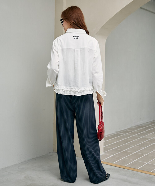 MARY QUANT（マリークワント）の「MARY QUANT × PUBLUX/マリークワント 別注 ワンポイント 裾 フリル シャツ　限定展開（シャツ/ブラウス・レディース・ブラック/オフホワイト/ネイビー・ﾌﾘ-）」の9枚目の写真