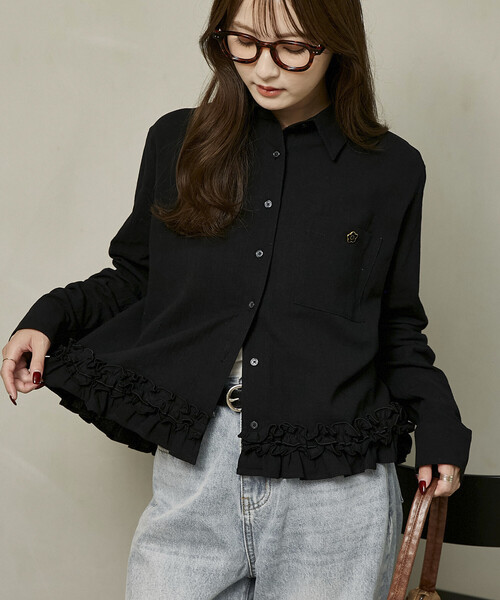 MARY QUANT（マリークワント）の「MARY QUANT × PUBLUX/マリークワント 別注 ワンポイント 裾 フリル シャツ　限定展開（シャツ/ブラウス・レディース・ブラック/オフホワイト/ネイビー・ﾌﾘ-）」の15枚目の写真