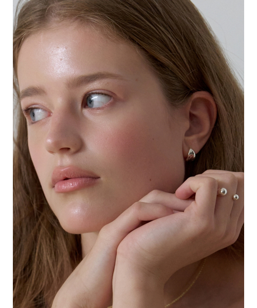 LOVE ME MONSTER（ラブミーモンスター）の「Daily Core Cone Ring Earrings (L262MER070)（ピアス（両耳用）・レディース・シルバー/ゴールド・FREE）」の5枚目の写真