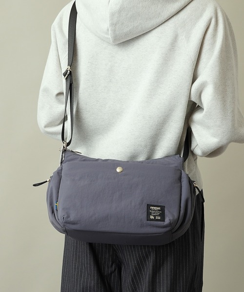 moz（モズ）の「【moz(モズ)】軽量 軽撥水 ボンディング ショルダーバッグ 4L ZZQK-02（ショルダーバッグ・レディース・オレンジ/ブルーグレー/ベージュ/ブラック・ONE SIZE）」の2枚目の写真