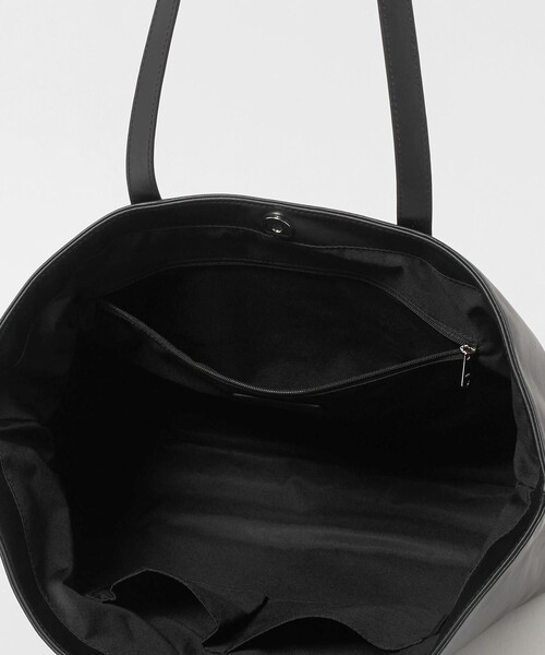 A DAY IN THE LIFE UNITED ARROWS（アデイインザライフユナイテッドアローズ）の「スムースレザー トートバッグ＜A DAY IN THE LIFE＞（トートバッグ・メンズ・ブラック/ダークグレー・FREE）」の9枚目の写真