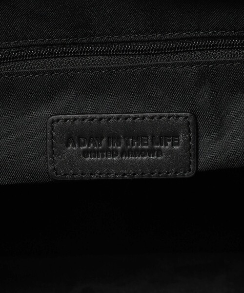 A DAY IN THE LIFE UNITED ARROWS（アデイインザライフユナイテッドアローズ）の「スムースレザー トートバッグ＜A DAY IN THE LIFE＞（トートバッグ・メンズ・ブラック/ダークグレー・FREE）」の10枚目の写真