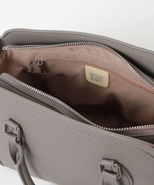 MAISON mou(メゾンムー)の「【NATURAL BEAUTY BAG & WALLET】リリアーナ ハンドバッグ 2way ショルダーバッグ チャーム付き オンオフ対応(ショルダーバッグ・レディース・ベージュ/ブラック・FREE)」の5枚目の写真