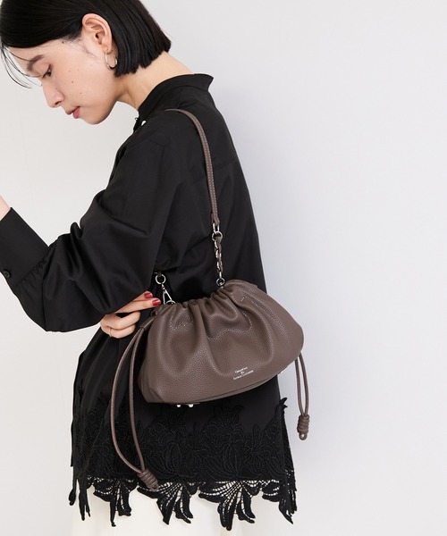 le cercle ADAM ET ROPE'(ルセルクルアダムエロペ)の「【George Cinq(ジョルジュサンク)】DRAWSTRING BAG(S)(ショルダーバッグ・レディース・ブラック/キャメル/グレー系その他・FREE)」の6枚目の写真