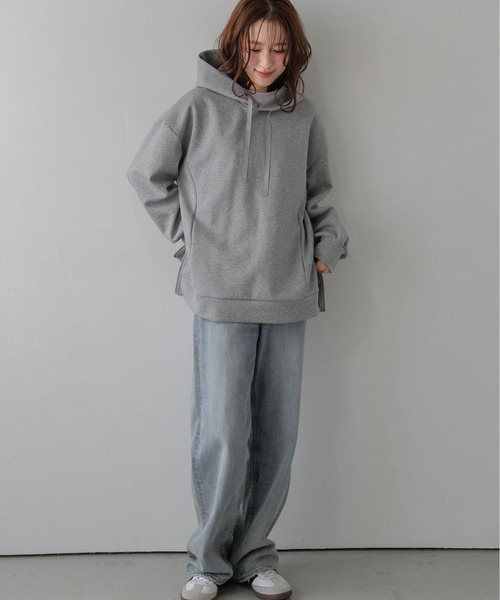 AMELY(エミリー)の「サイドジップフーディー/オーバーサイズ/サイドポケット(パーカー・レディース・グレー/ブラック/アイボリー/ライトブラウン・フリー)」の14枚目の写真