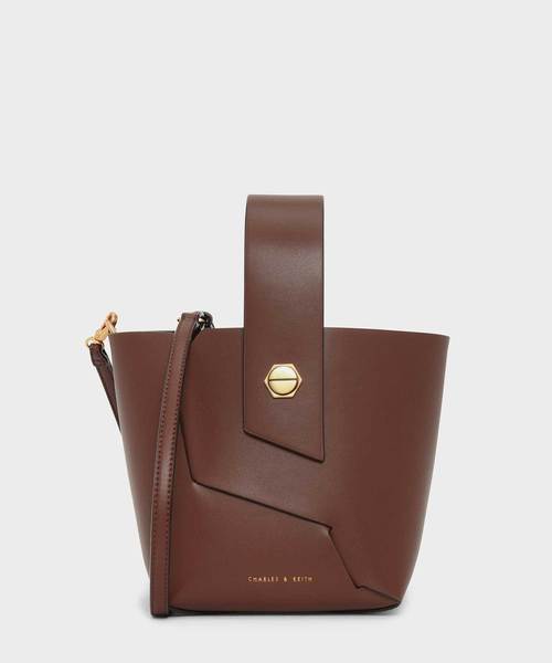 CHARLES & KEITH（チャールズ & キース）の「リスレットハンドルバケツバッグ / WRISTLET HANDLE BUCKET BAG（ハンドバッグ・レディース・ブラック/ライトブラウン/マスタード・M）」の3枚目の写真