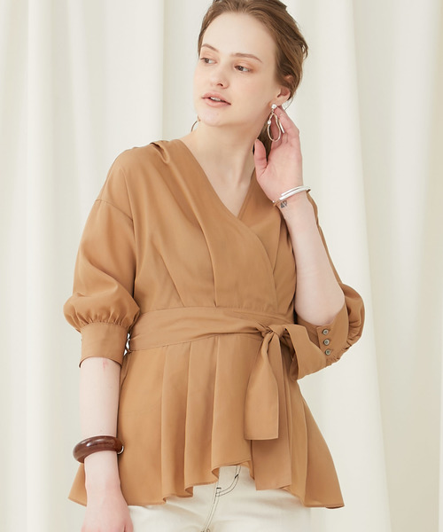 STUDIOUS（ステュディオス）の「【STUDIOUS】テンセルデシン カシュクールブラウス（シャツ/ブラウス・レディース・ベージュ/パープル/オフホワイト・FREE）」の3枚目の写真