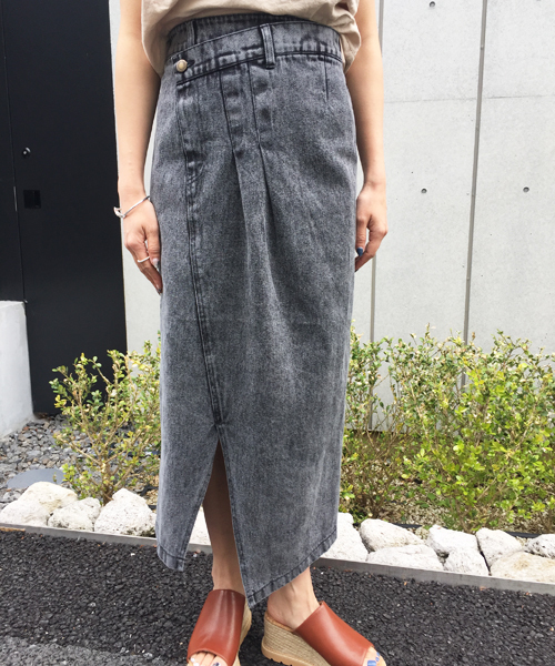 Settimissimo(セッティミッシモ)の「ケミカルウォッシュフロントデザインデザインナロースカート(デニムスカート)」|ブラック