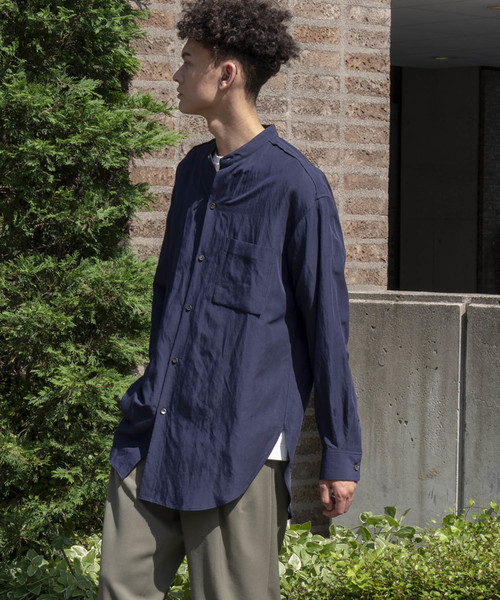 MAISON SPECIAL（メゾンスペシャル）の「ドレープリネンバンドカラーロングシャツ【MAISON SPECIAL/メゾンスペシャル】（シャツ/ブラウス・メンズ・ネイビー/ベージュ・44/46/48）」の2枚目の写真