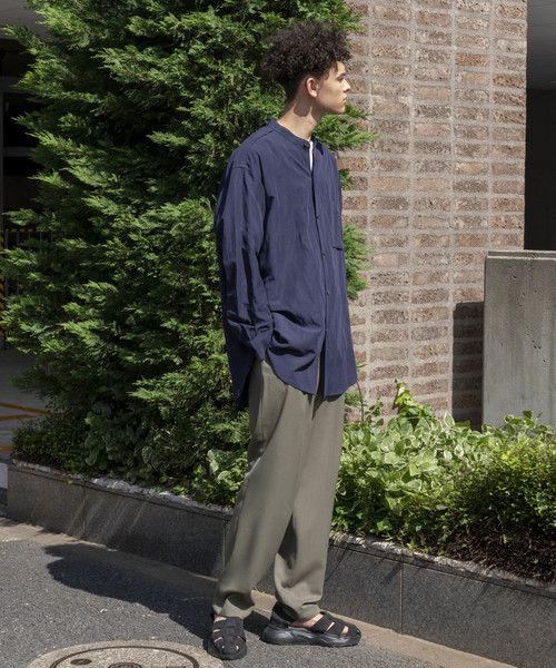 MAISON SPECIAL（メゾンスペシャル）の「ドレープリネンバンドカラーロングシャツ【MAISON SPECIAL/メゾンスペシャル】（シャツ/ブラウス・メンズ・ネイビー/ベージュ・44/46/48）」の4枚目の写真