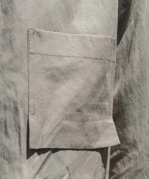 MAISON SPECIAL（メゾンスペシャル）の「ドレープリネンバンドカラーロングシャツ【MAISON SPECIAL/メゾンスペシャル】（シャツ/ブラウス・メンズ・ネイビー/ベージュ・44/46/48）」の9枚目の写真