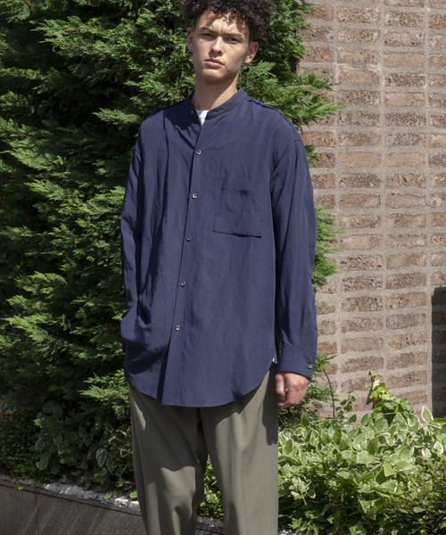 MAISON SPECIAL（メゾンスペシャル）の「ドレープリネンバンドカラーロングシャツ【MAISON SPECIAL/メゾンスペシャル】（シャツ/ブラウス・メンズ・ネイビー/ベージュ・44/46/48）」の12枚目の写真