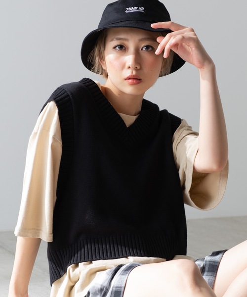 WEGO(ウィゴー)の「WEGO/カラーニットベスト(ベスト・レディース・ブラック/ベージュ/ブラウン/アイボリー/ライトブラウン/カーキ・FREE)」の2枚目の写真