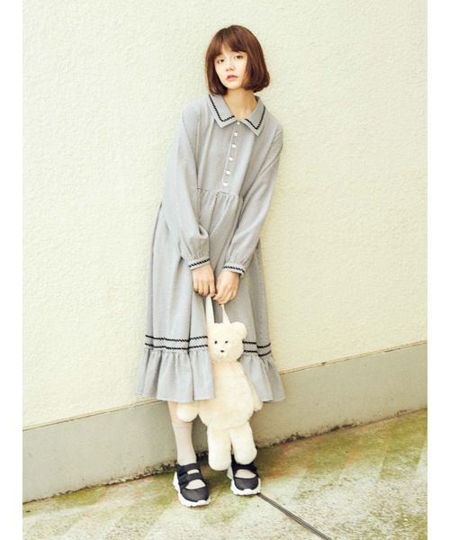 merry jenny（メリージェニー）の「なみなみカラーシャツワンピース（ワンピース・レディース・ブラック/ベージュ・FREE）」の4枚目の写真