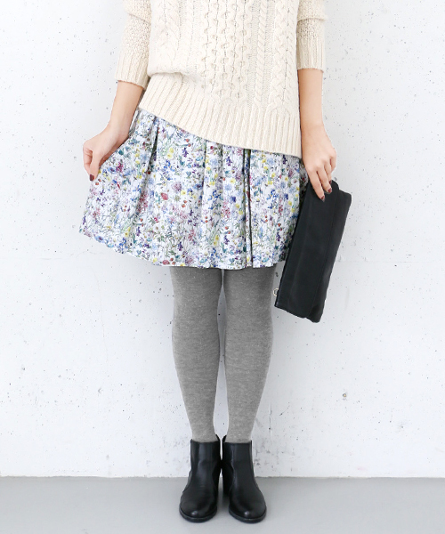 URBAN RESEARCH DOORS WOMENS（アーバンリサーチ ドアーズ ウィメンズ）の「DOORS リバティワイルドフラワー柄ギャザースカート（スカート・レディース・オフホワイト/グレー・ONE）」の2枚目の写真