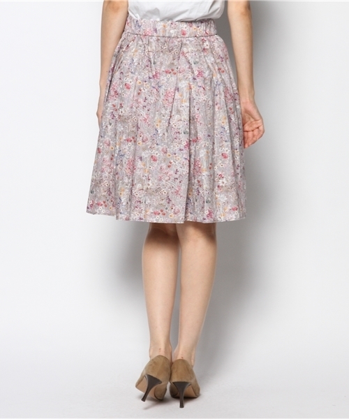 URBAN RESEARCH DOORS WOMENS（アーバンリサーチ ドアーズ ウィメンズ）の「DOORS リバティワイルドフラワー柄ギャザースカート（スカート・レディース・オフホワイト/グレー・ONE）」の4枚目の写真