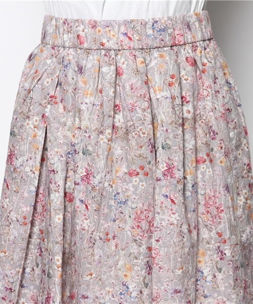 URBAN RESEARCH DOORS WOMENS（アーバンリサーチ ドアーズ ウィメンズ）の「DOORS リバティワイルドフラワー柄ギャザースカート（スカート・レディース・オフホワイト/グレー・ONE）」の5枚目の写真
