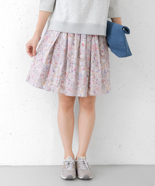URBAN RESEARCH DOORS WOMENS（アーバンリサーチ ドアーズ ウィメンズ）の「DOORS リバティワイルドフラワー柄ギャザースカート（スカート・レディース・オフホワイト/グレー・ONE）」の14枚目の写真