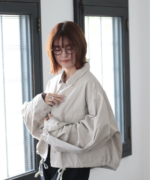 sakishimatokyo（サキシマトーキョー）の「【ZOZO限定】サキシマamp「ビッグポケットショートジャケット」（ミリタリージャケット・レディース・ベージュ/モカ・FREE）」の2枚目の写真