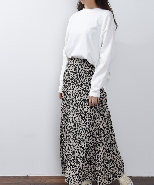 ap retro（アプレトロ）の「ラウンドヘムビッグプルオーバー【ZOZOTOWN限定商品】（Tシャツ/カットソー・レディース・オフホワイト/ブラック/グレー/ベージュ/ダークブラウン/グリーン・FREE）」の7枚目の写真