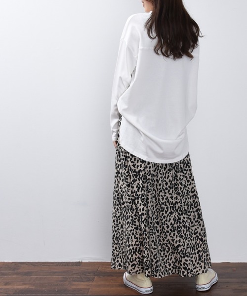 ap retro（アプレトロ）の「ラウンドヘムビッグプルオーバー【ZOZOTOWN限定商品】（Tシャツ/カットソー・レディース・オフホワイト/ブラック/グレー/ベージュ/ダークブラウン/グリーン・FREE）」の8枚目の写真