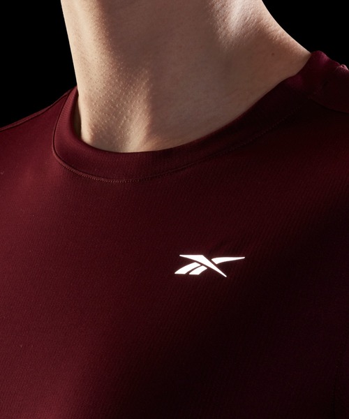 Reebok(リーボック)の「ランニング エッセンシャルズ シャツ / Running Essentials Shirt(Tシャツ/カットソー・レディース・ネイビー/マルーン/グレー/ブラック/パープル・SMALL/MEDIUM/LARGE/X-LARGE/XX-LARGE)」の11枚目の写真