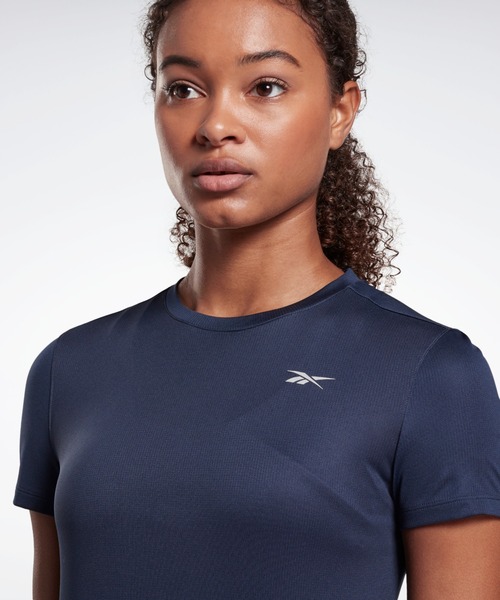 Reebok(リーボック)の「ランニング エッセンシャルズ シャツ / Running Essentials Shirt(Tシャツ/カットソー・レディース・ネイビー/マルーン/グレー/ブラック/パープル・SMALL/MEDIUM/LARGE/X-LARGE/XX-LARGE)」の14枚目の写真