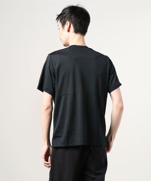 NIKE（ナイキ）の「ナイキ NIKE ナイキ ブリーズ ラン S/S（Tシャツ/カットソー・メンズ・ブラック・S/L/LL/M）」の6枚目の写真