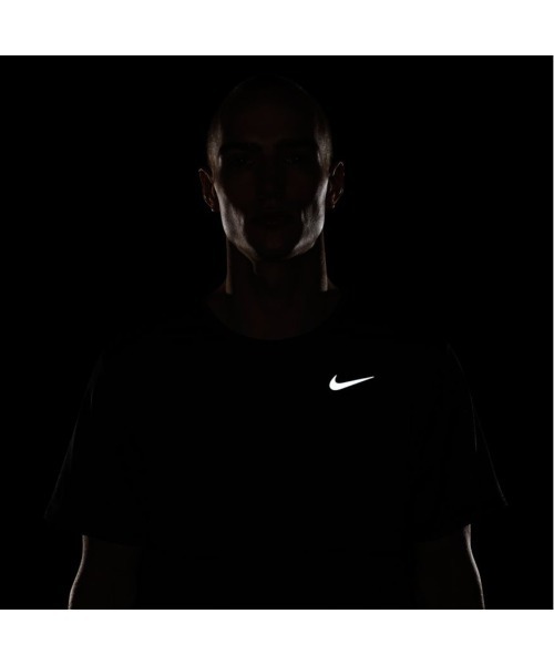 NIKE（ナイキ）の「ナイキ NIKE ナイキ ブリーズ ラン S/S（Tシャツ/カットソー・メンズ・ブラック・S/L/LL/M）」の4枚目の写真