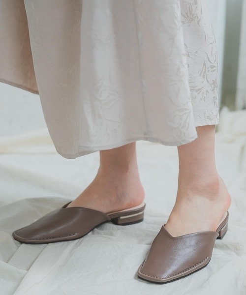 ITEMS URBANRESEARCH（アイテムズ アーバンリサーチ）の「スクエアミュール（その他シューズ・レディース・オフホワイト/グレー系その他/ブラック・23.5/24.5）」の3枚目の写真